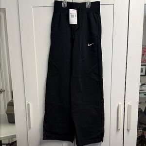 Nike Women’s Black Wide-leg Sweat Pants XS